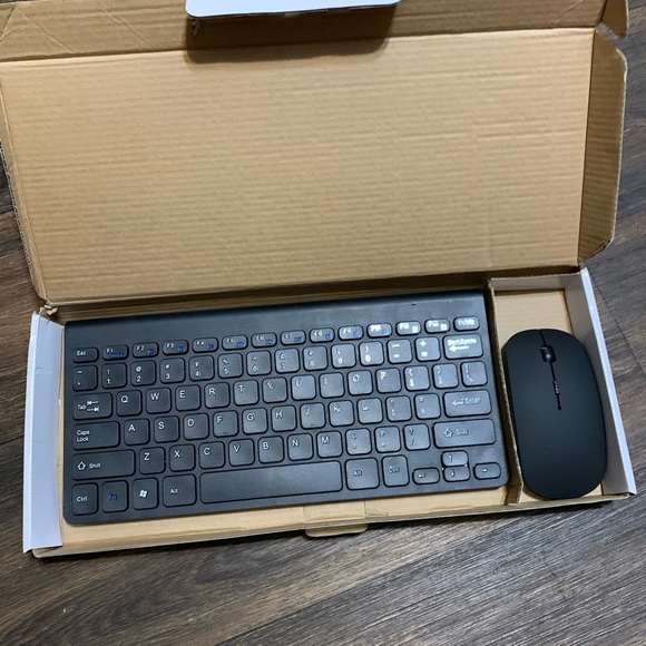 Wireless Keyboard & Mouse Combos New In Box - Picture 4 of 4